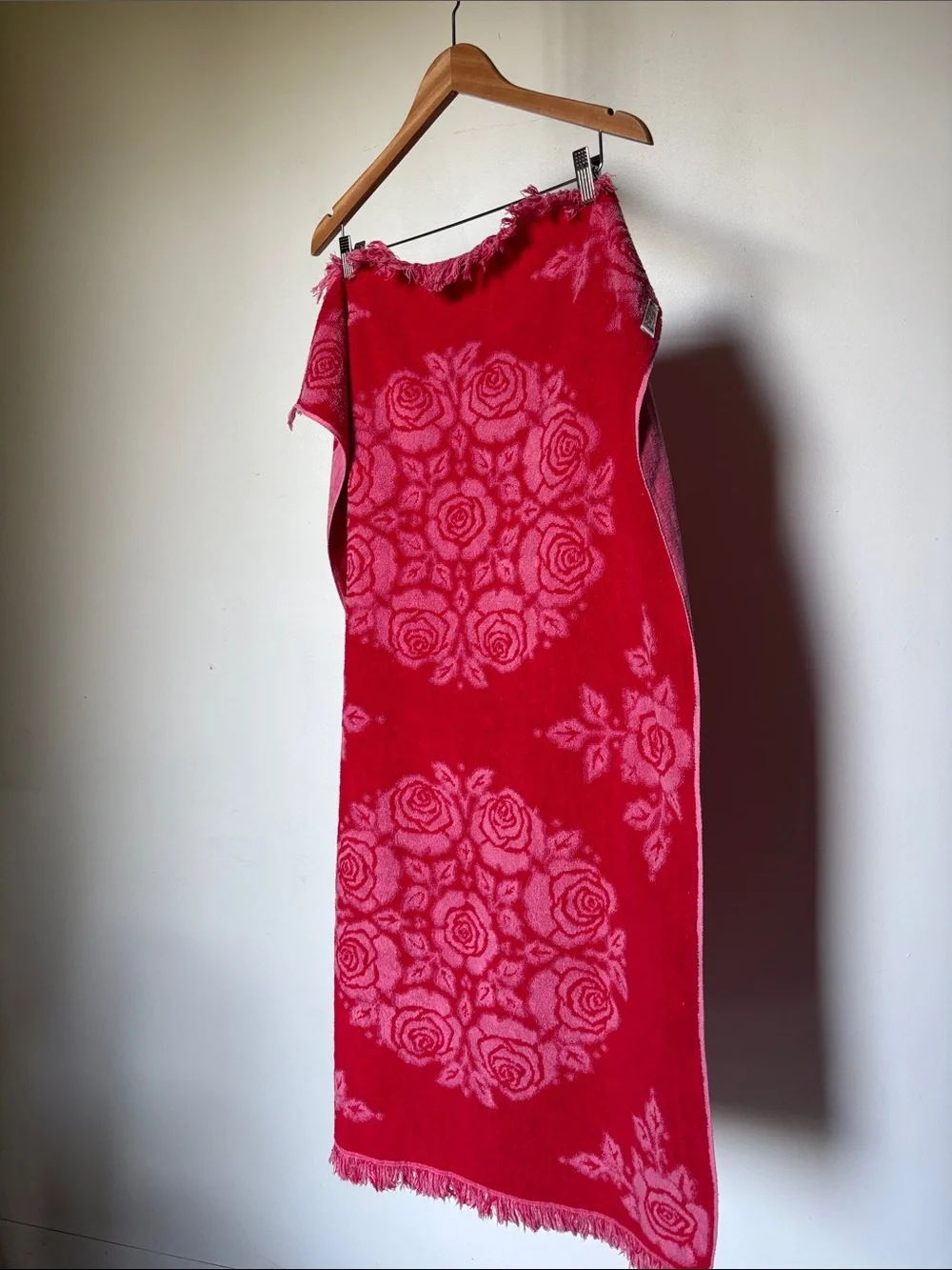 Gorgeous Vintage Bath Towel Velvet Like Pink and Red Floral Terry Cloth 42x26